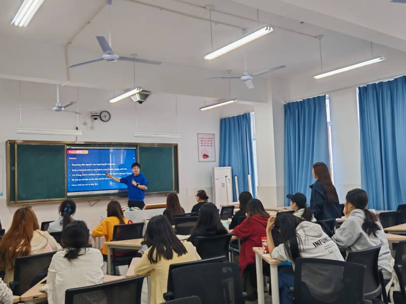 學(xué)院師生參加2025年新加坡護(hù)理醫(yī)科獎(jiǎng)學(xué)金項(xiàng)目視頻交流培訓(xùn)會(huì)